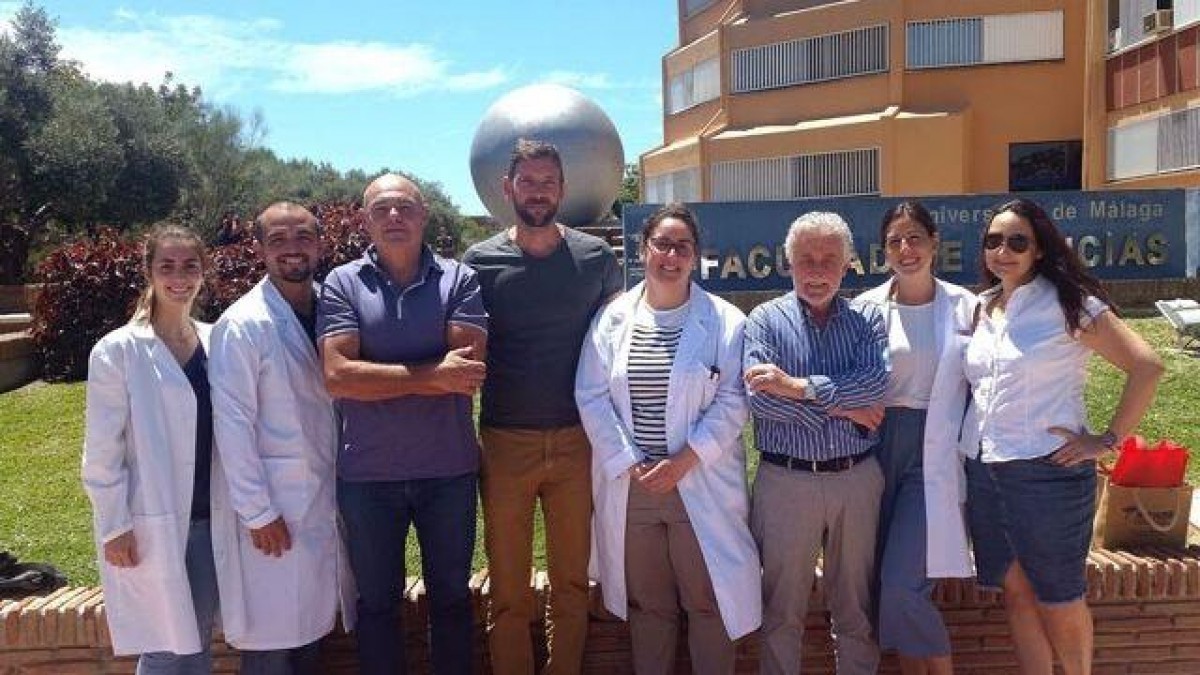 Grupo de investigadores de la UMA, en la Facultad de Ciencias. / M. H. (www.malagahoy.es)