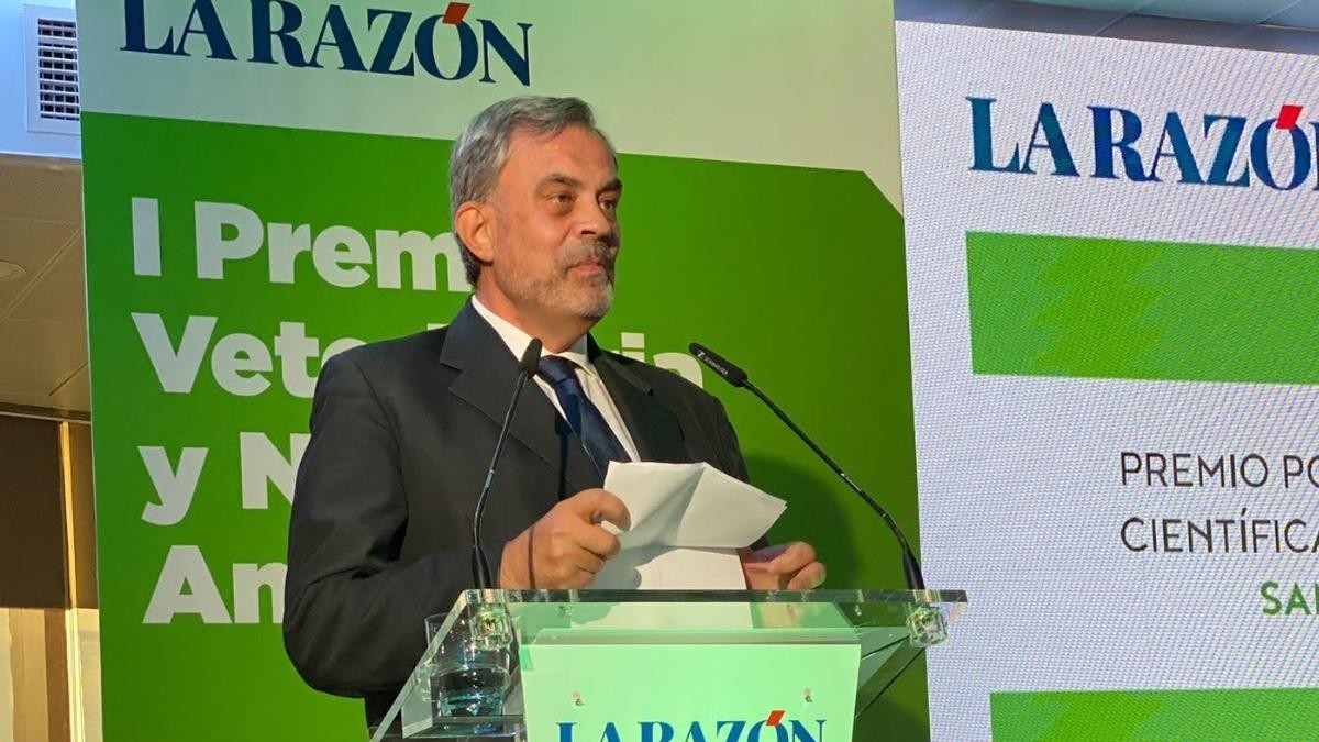 El catedrático Santiago Vega, durante la ceremonia de entrega de los premios Veterinaria y Nutrición del diario La Razón.