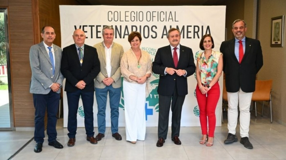 Foto de familia de los asistentes (imagen: Colegio de Almería).