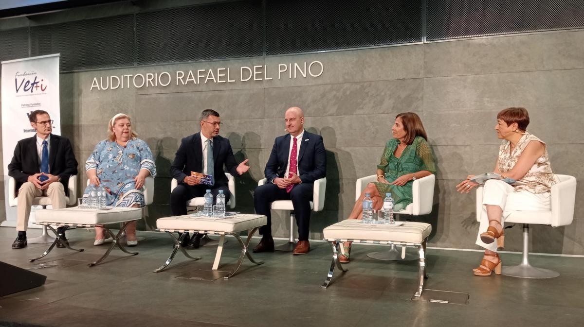 Ramiro Casimiro, Clara Aguilera, Pablo Hervás, Miguel Ángel Higuera, Marta Vigo y Pilar Molina.