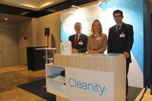 El equipo Cleanity, José Costoya, Mariam Burdeos y Antonio Alberola,  en el congreso AECOC.