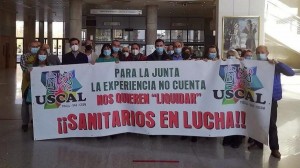 Imagen del encierro de veterinarios y farmacéuticos en la Delegación Territorial de la Junta de Castilla y León. (Imagen: PSOE León)