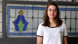 Lidia Fernández Morais, estudiante de 5º curso de Grado en Veterinaria de la Universidad de León e impulsora del proyecto ‘Jornadas de concienciación medioambiental y de divulgación de la apicultura’.